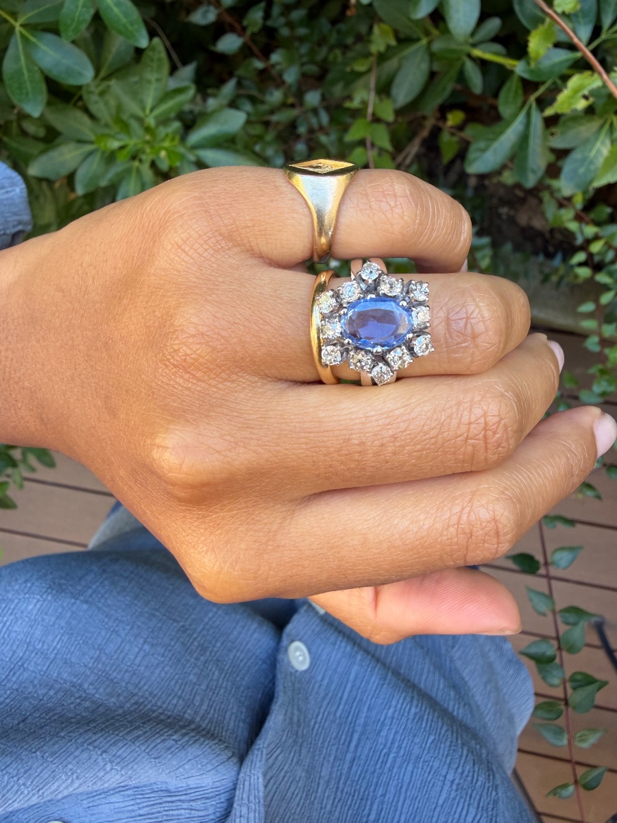 Bague entourage en or blanc saphir Ceylan et diamants -photo-2