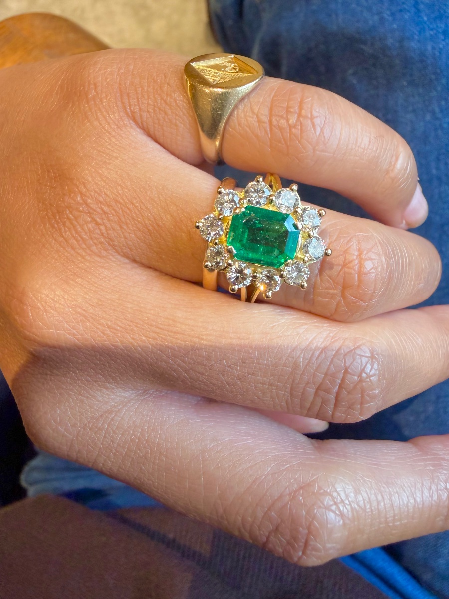 Bague Pompadour en or jaune émeraude et diamants-photo-3