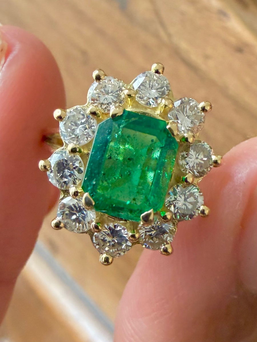 Bague Pompadour en or jaune émeraude et diamants-photo-1