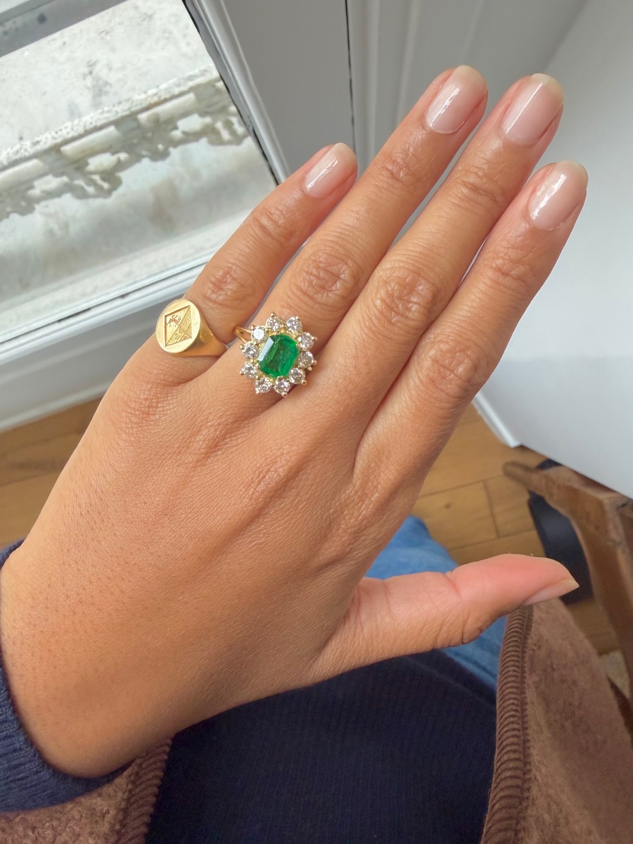 Bague Pompadour en or jaune émeraude et diamants