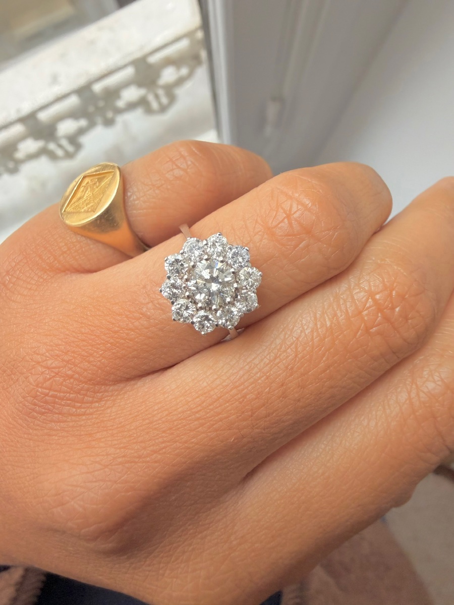 Marguerite Ring In White Gold And Diamonds 