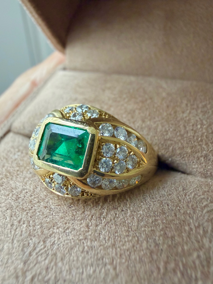 Yellow Gold Band Ring With Emeralds And Diamonds-photo-3