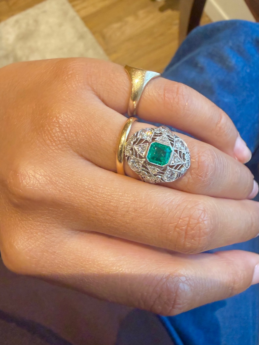 Bague entourage dentelle en or blanc émeraude et diamants-photo-2