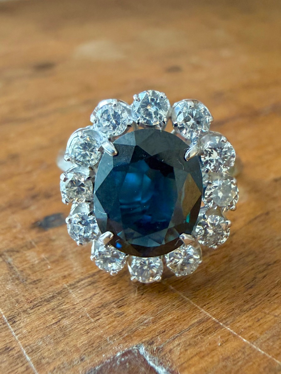 Bague Marguerite en or blanc saphir et diamants