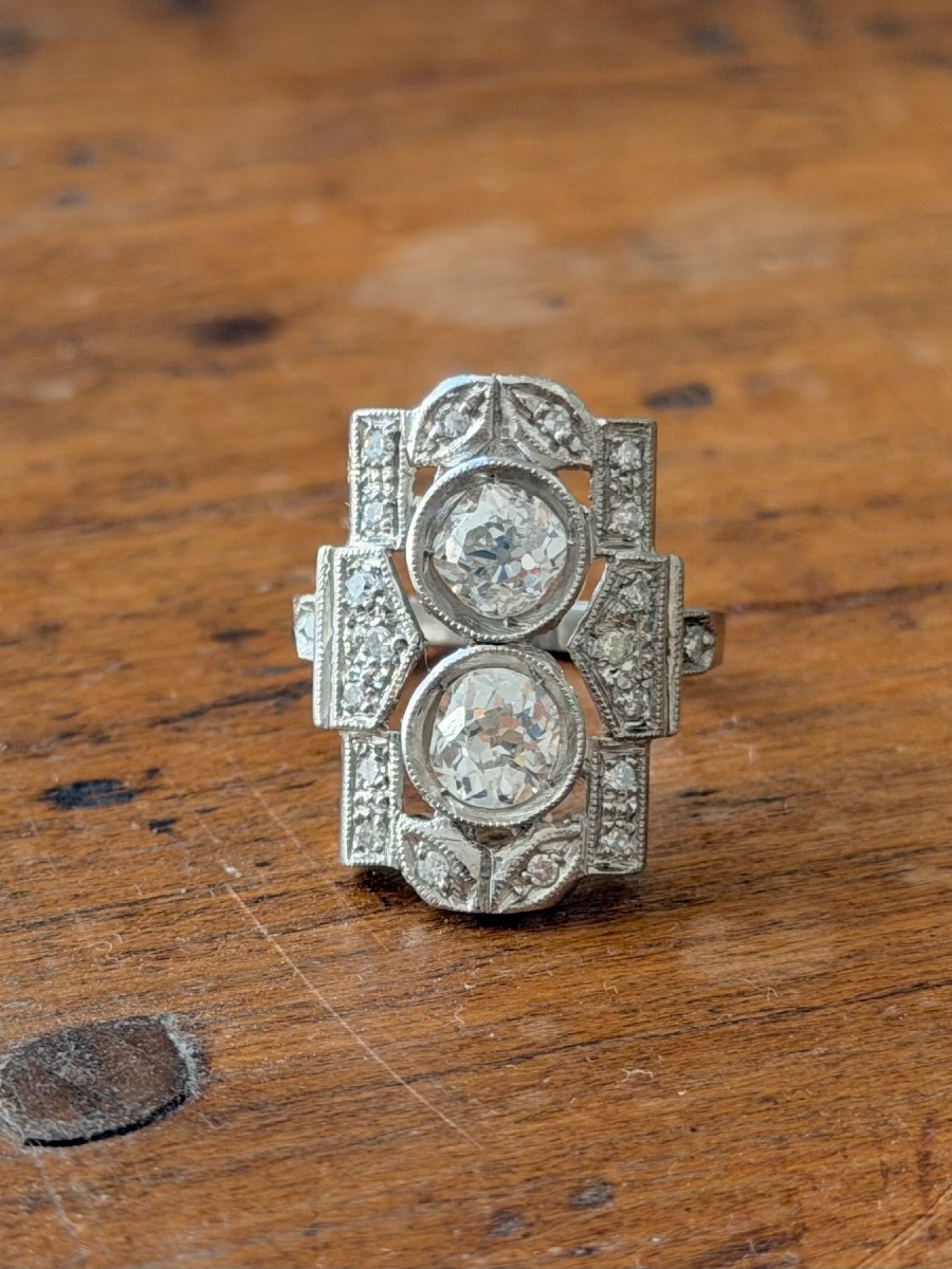 Bague Art déco, en or blanc platine et diamants
