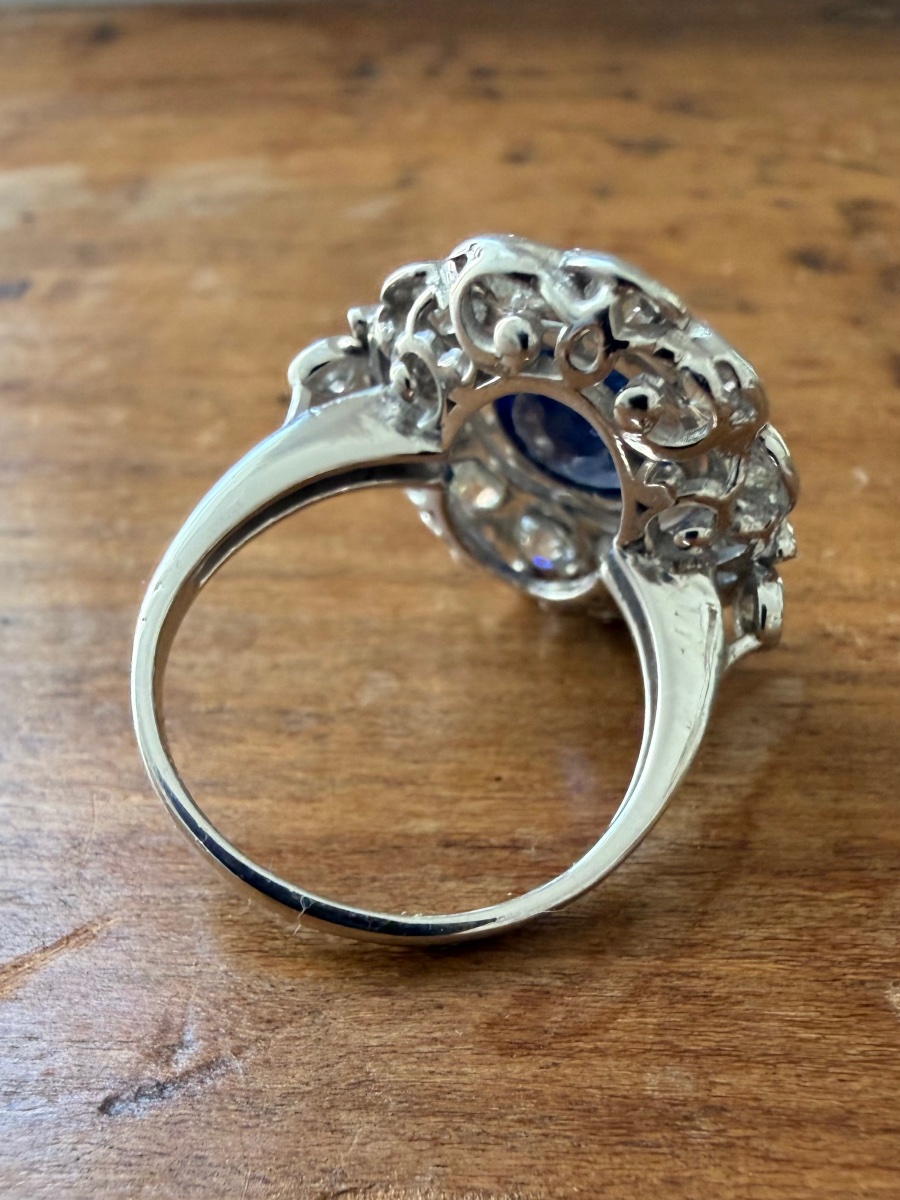 Pompadour Ring In White Gold, Sapphire, And Diamonds-photo-2