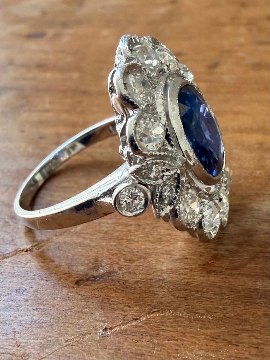 Pompadour Ring In White Gold, Sapphire, And Diamonds-photo-3
