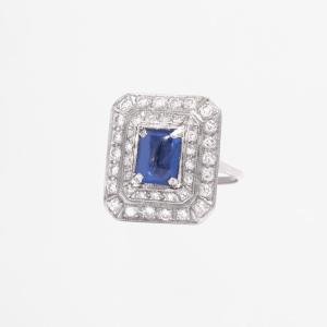 Bague Art Déco en or blanc, platine, saphir et diamants