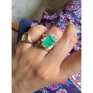 Bague en or blanc émeraude et diamants