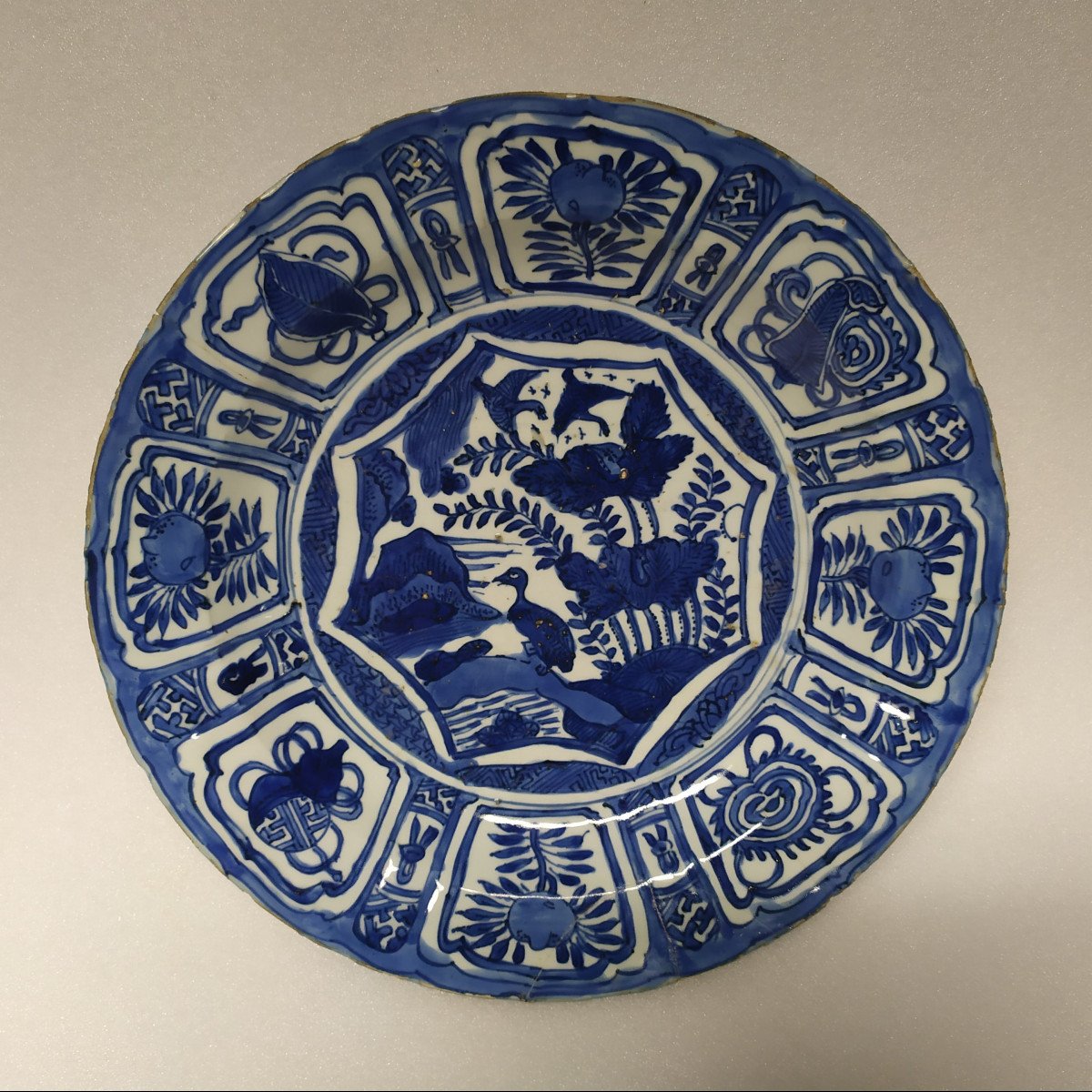 Chine – Plat  En Porcelaine Dite Kraak – XVIIème Siècle.