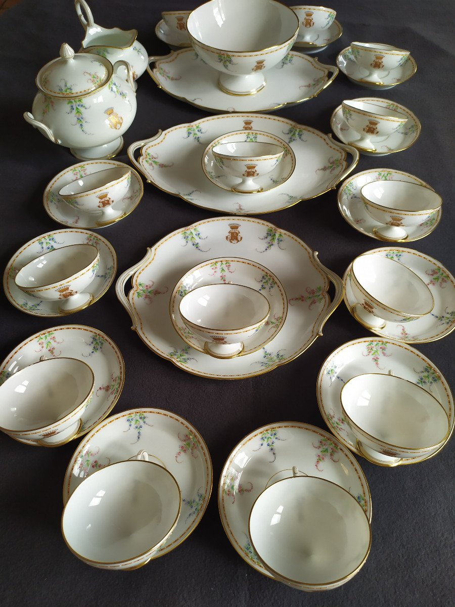 Ensemble En Porcelaine Marque Pouyat – Maison Launay Rue Du Bac A Paris – XIXème Siècle.