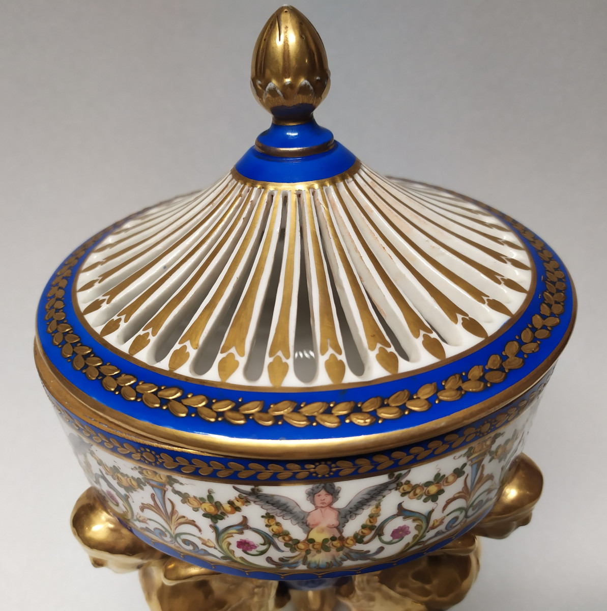 Coupe En Porcelaine Polychrome - Paris - XXème Siècle.-photo-1