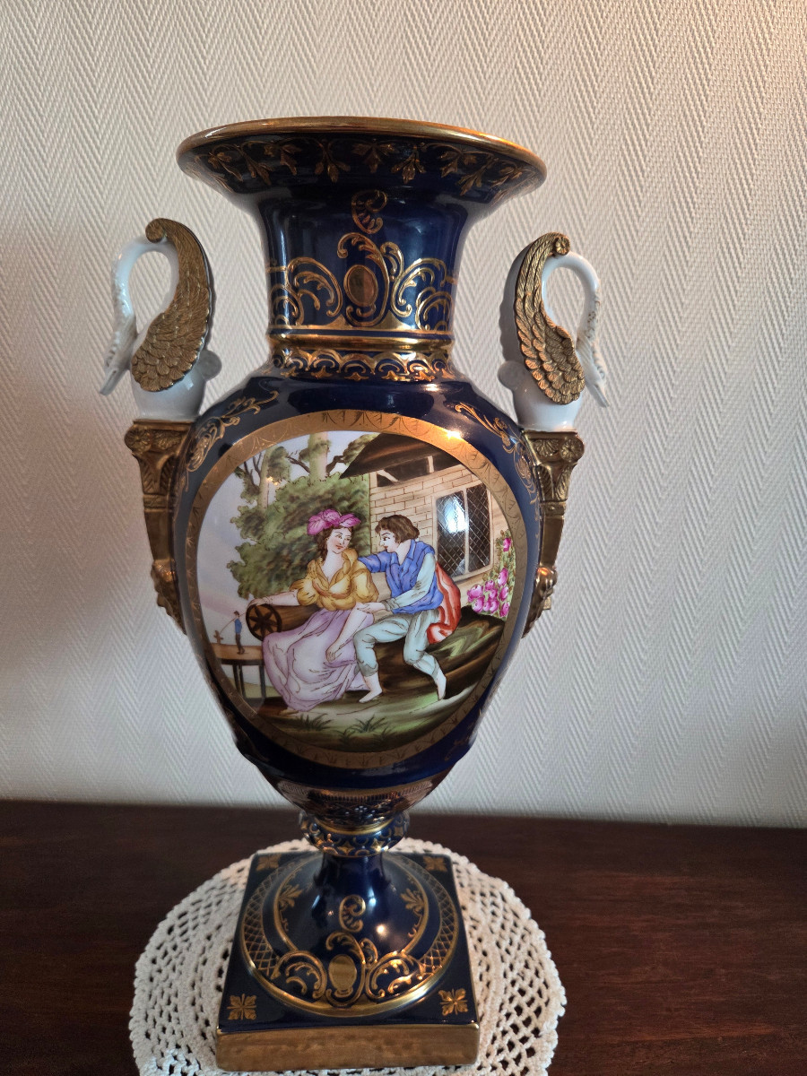PAIRE DE VASES EN ¨PORCELAINE – PARIS XXème siècle.-photo-2