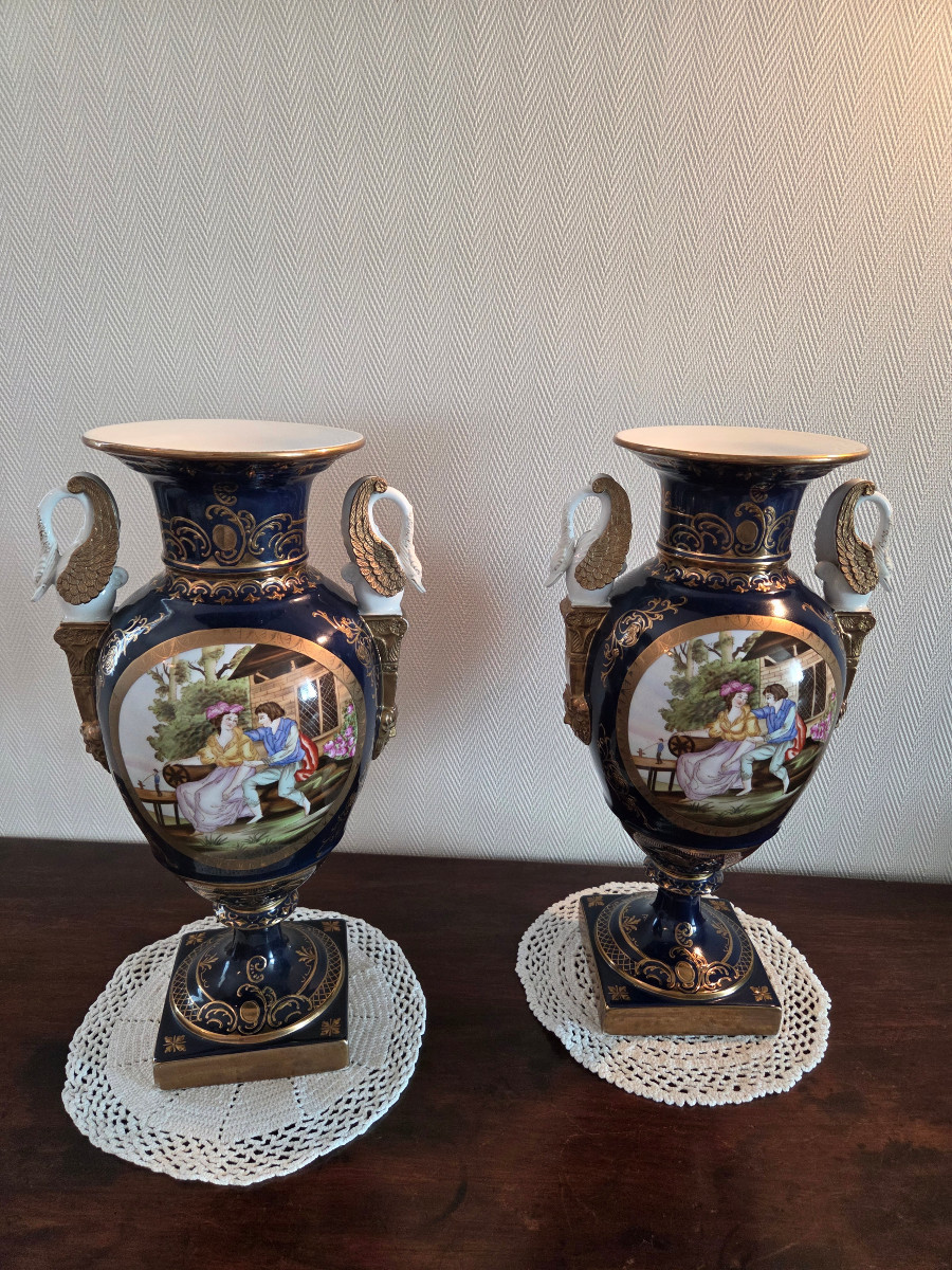 PAIRE DE VASES EN ¨PORCELAINE – PARIS XXème siècle.-photo-1