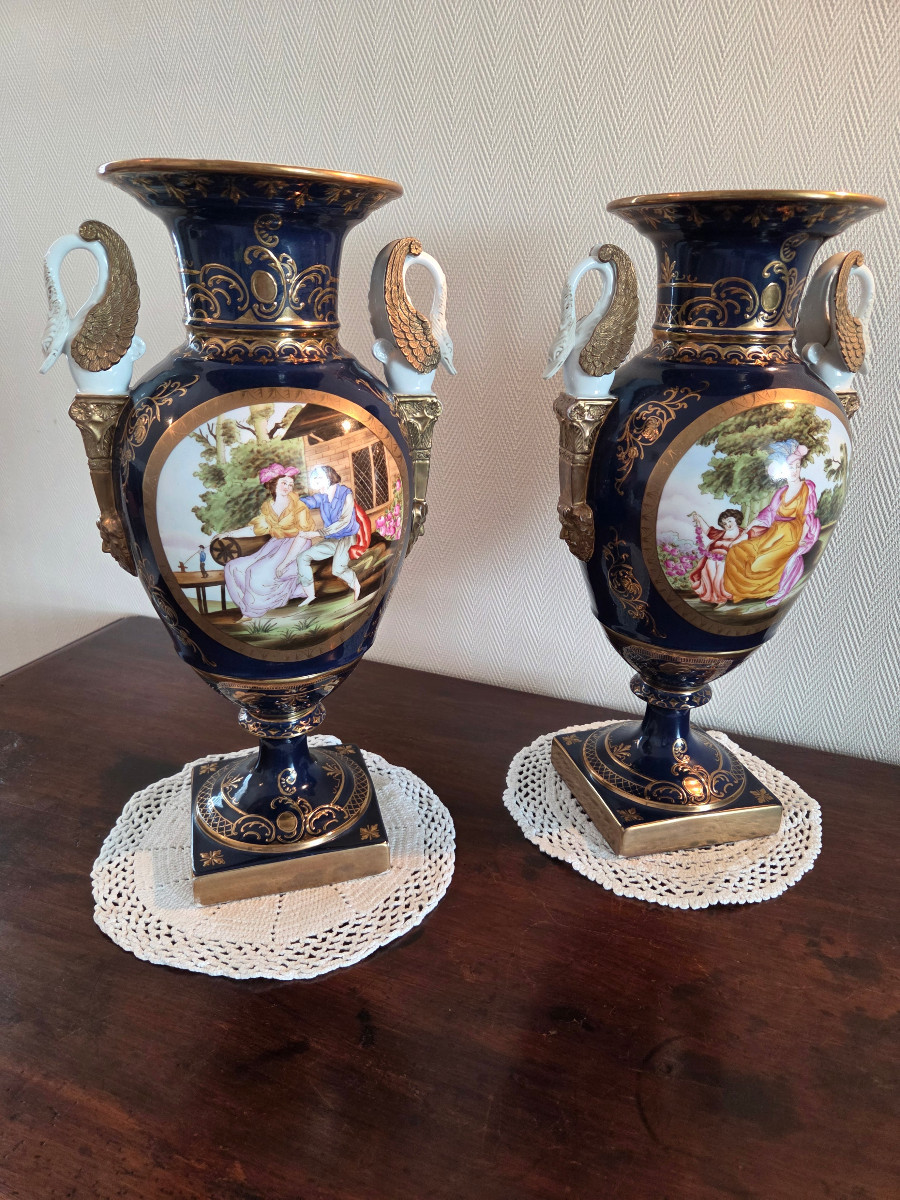 PAIRE DE VASES EN ¨PORCELAINE – PARIS XXème siècle.-photo-2