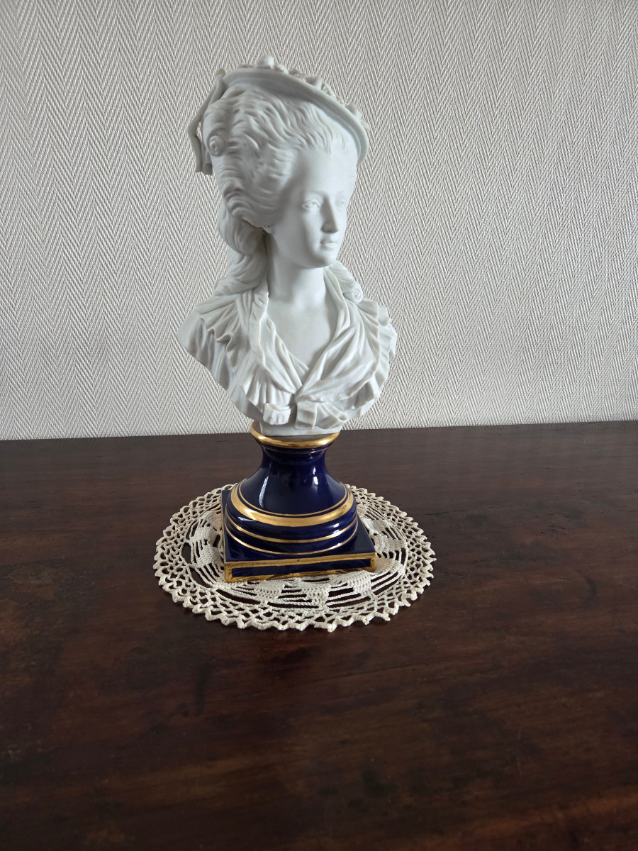 Female Bust In Biscuit - Samson 19th Century.