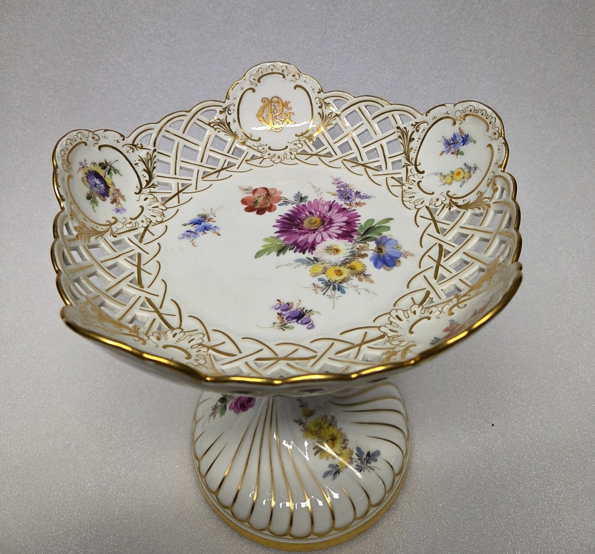 COUPE PORCELAINE – SAXE XXème siècle.