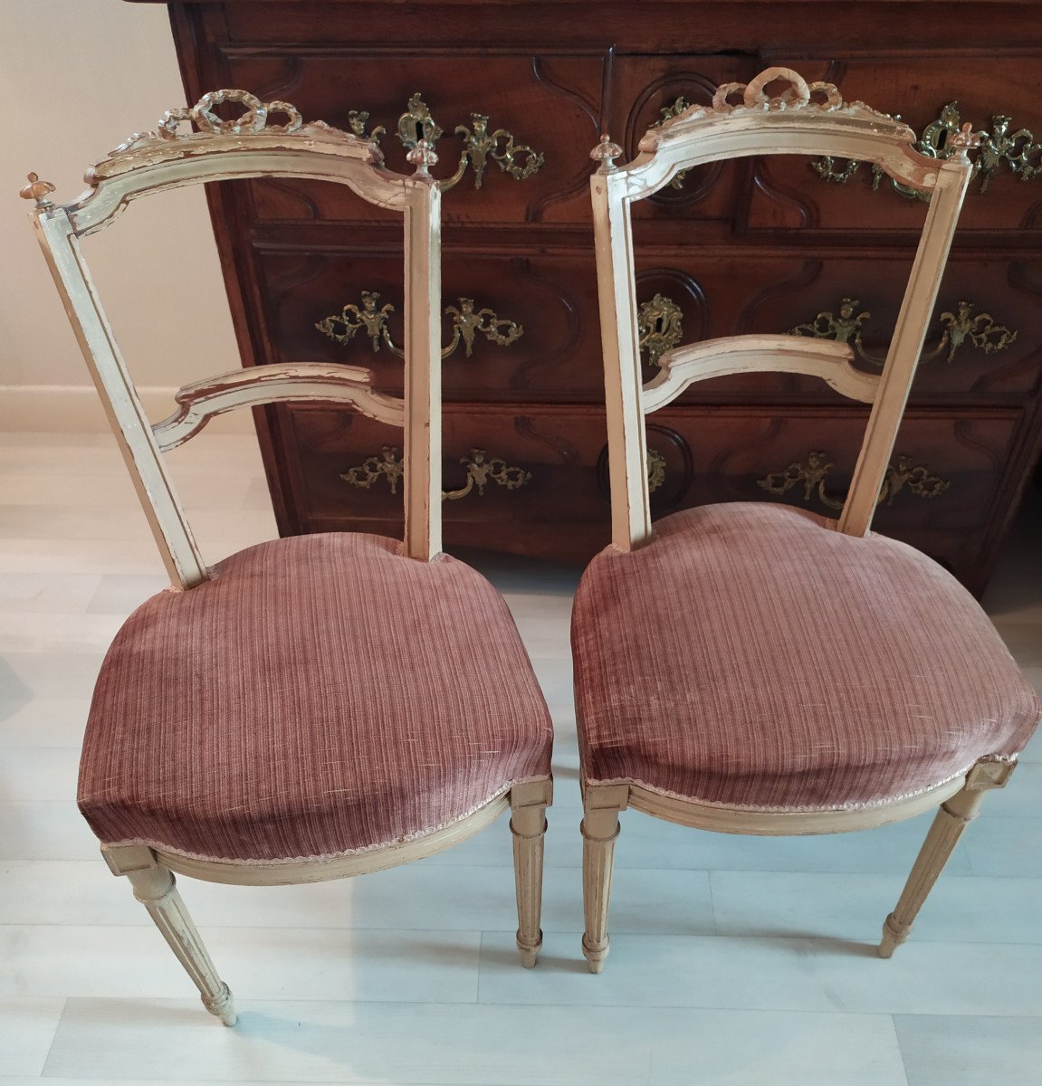 Paire De Chaises De Style Louis XVI.