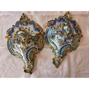 PAIRE D'APPLIQUES EN FAIENCE EN FORME DE CORNES D'ABONDANCE –DESVRES - FOURMAINTRAUX - XXéme
