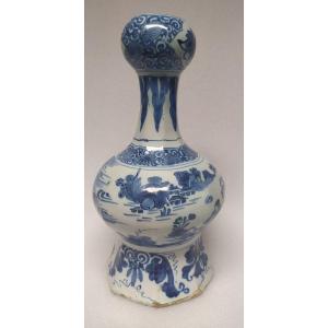 Vase Delft – XVIIIème Siècle .