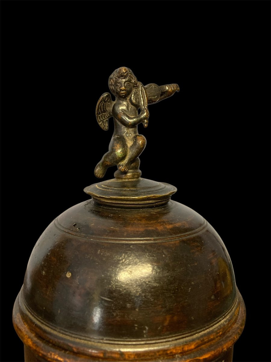 Fin Du XVI Siècle - Venise - Pyxide En Bois Tourné, Gravé Et Doré Avec Putto Jouant La Lire-photo-2