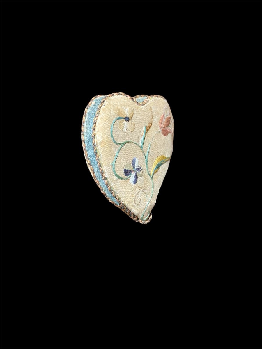 XVIII Siècle - Soie Brodée - Reliquaire Conventuel à Coeur Aux 4 Reliques Ex Ossibus-photo-3
