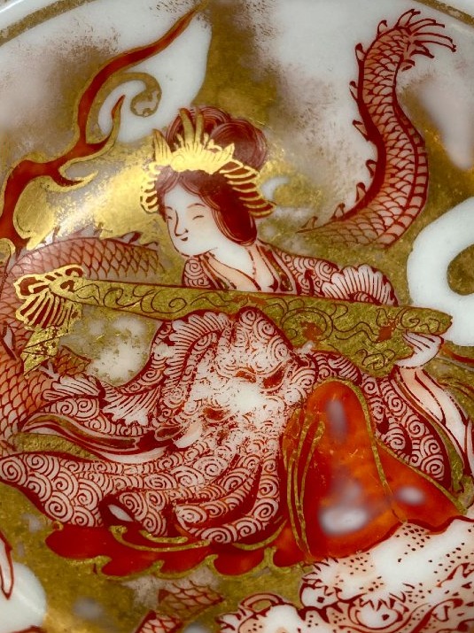  Late Meiji Period (circa 1890) - Sake Bowl - Kutani - Dancing Geisha On A Dragon-photo-5