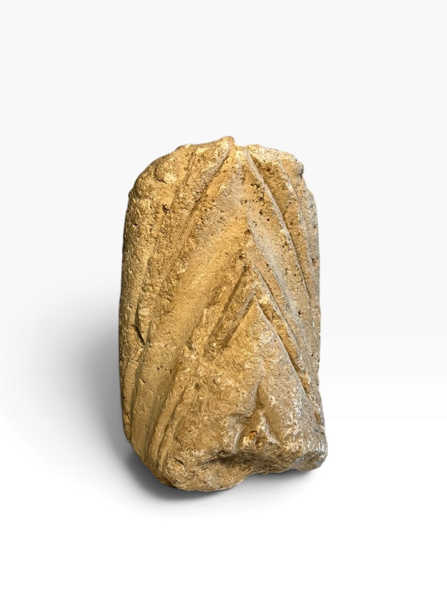 12th Century - Northern France - Fragment Of A Chevron-patterned Limestone Column-photo-3