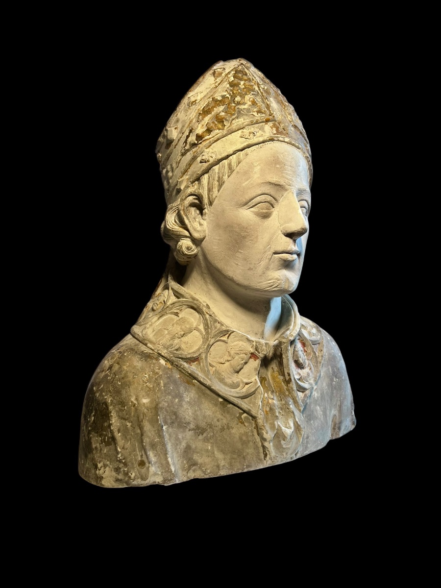 France (Champagne) - II moitié du XIV siècle - Buste de Saint Évêque en pierre calcaire 