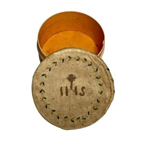 Late XVIII Century - Embroidered Silk And Paper - Host Holder Box
