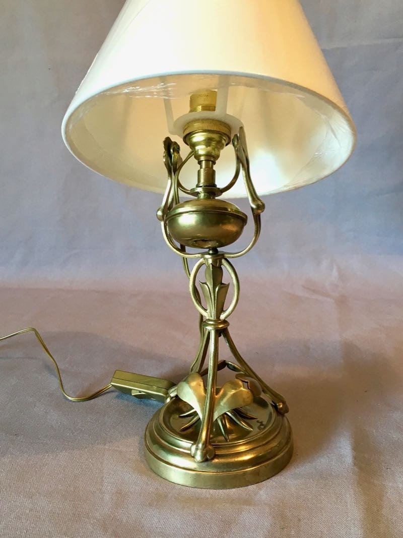 Small Art Nouveau Rocking Lamp With Ginkgo Biloba Decor-photo-1