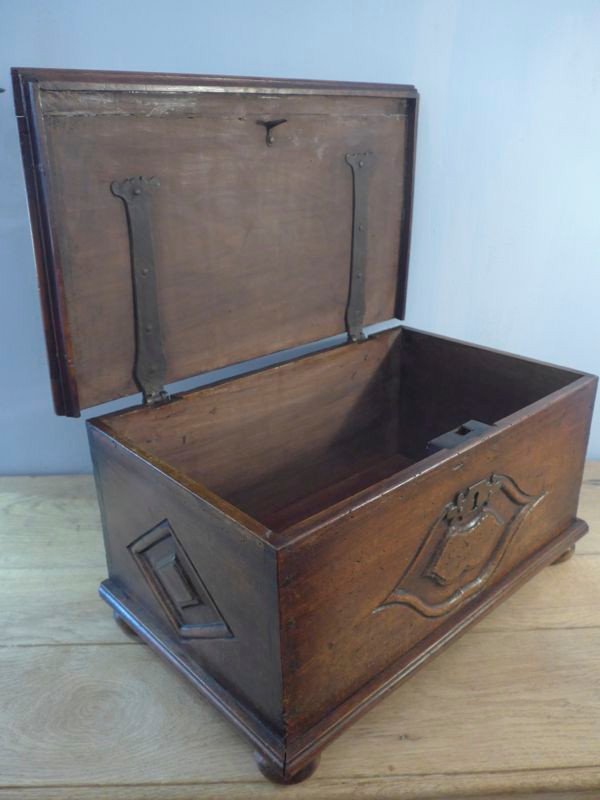 Large 18th Century Walnut Box-photo-2