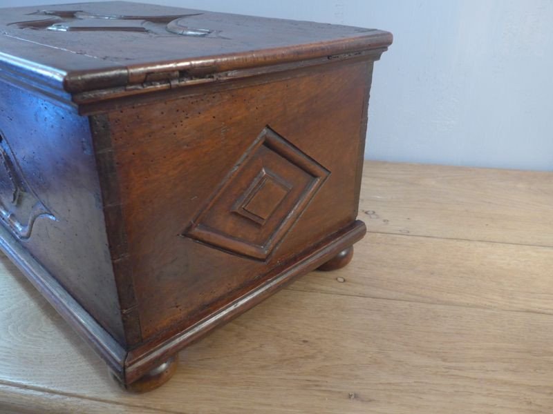 Large 18th Century Walnut Box-photo-1
