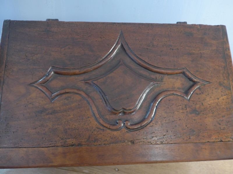 Large 18th Century Walnut Box-photo-3