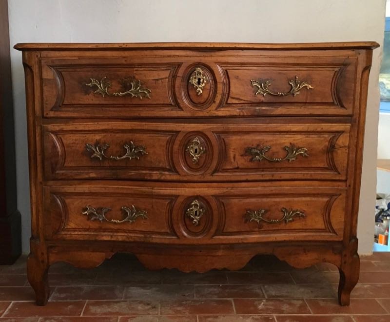 Commode Galbée Louis XV En Noyer XVIIIe