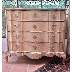 18th Century English Chest Of Drawers In Lightened Oak