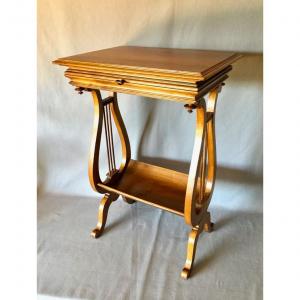 19th Century Small Travailleuse Or Tricoteuse In Walnut 