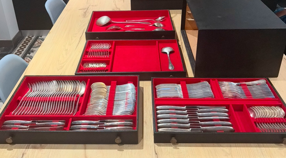 Christofle ménagère 140 pièces rubans croisés métal argenté 