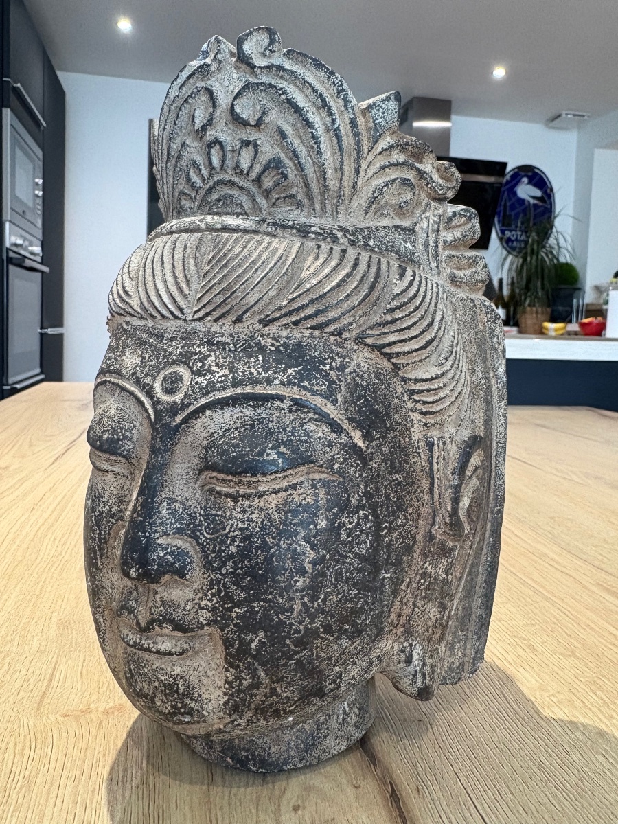 Guanyin Head In Stone.-photo-2