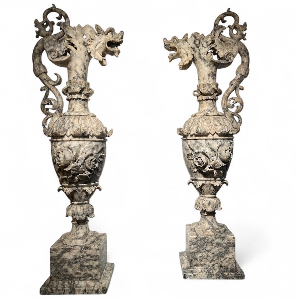 Paire De Grandes Aiguières En Albâtre Sculpté- Italie, Fin XIXe Siècle