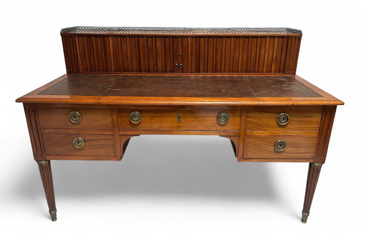 Bureau plat à gradin d'époque Louis XVI attribué à Canabas
