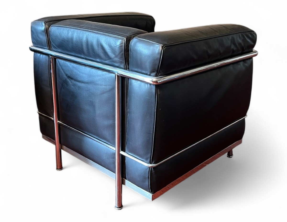 Pair Of Lc2 "great Comfort" Armchairs By Le Corbusier-photo-2