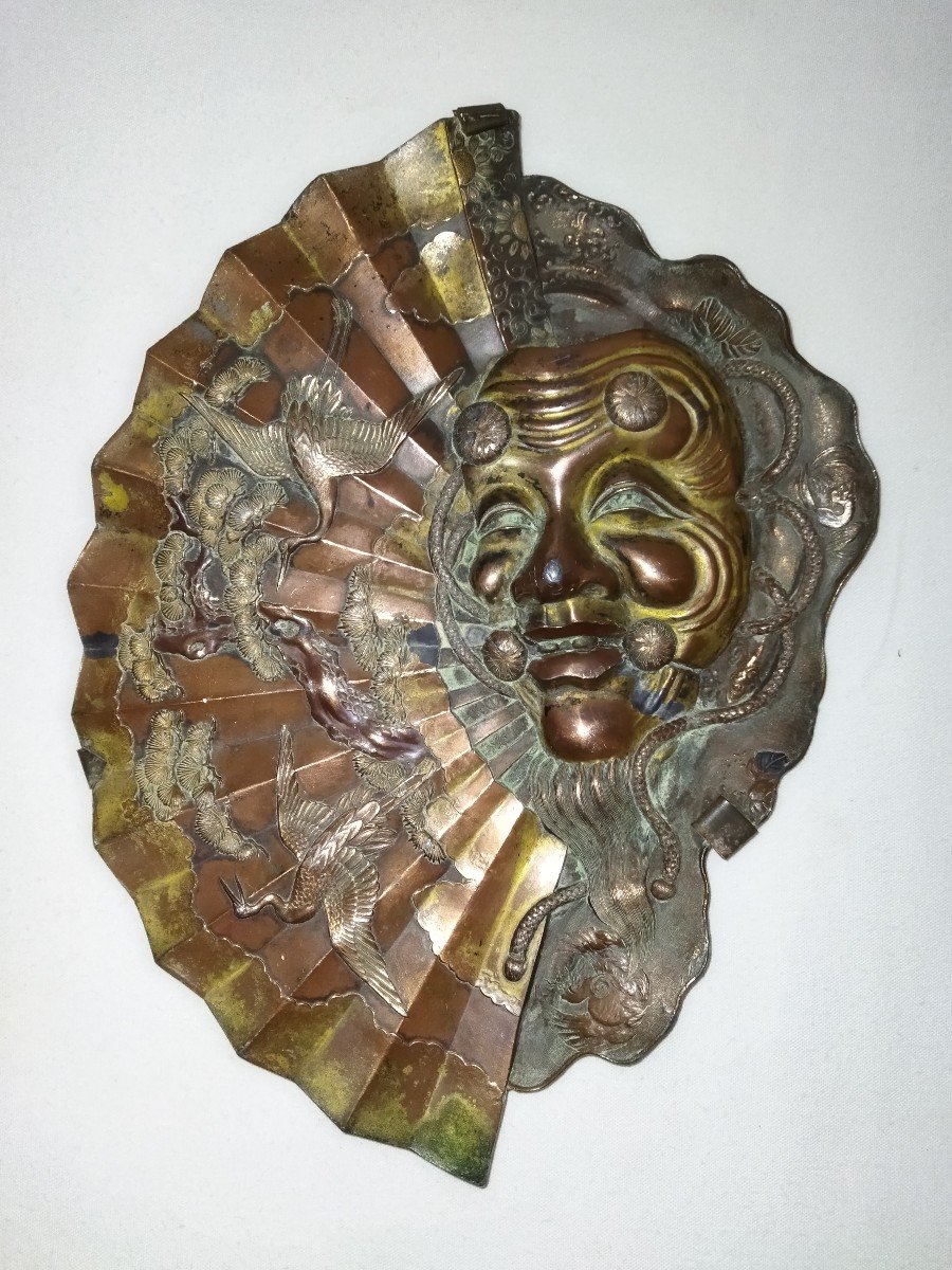 Oeuvre Anthropomorphique japonisante Métal Cuivré Visage Homme Théâtre  Décor aux  Grues