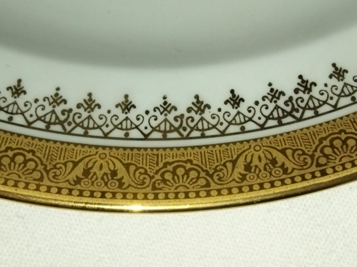 LIMOGES 12 Assiettes à Dessert En Porcelaine Dorée  "UNIC Paris"-photo-3