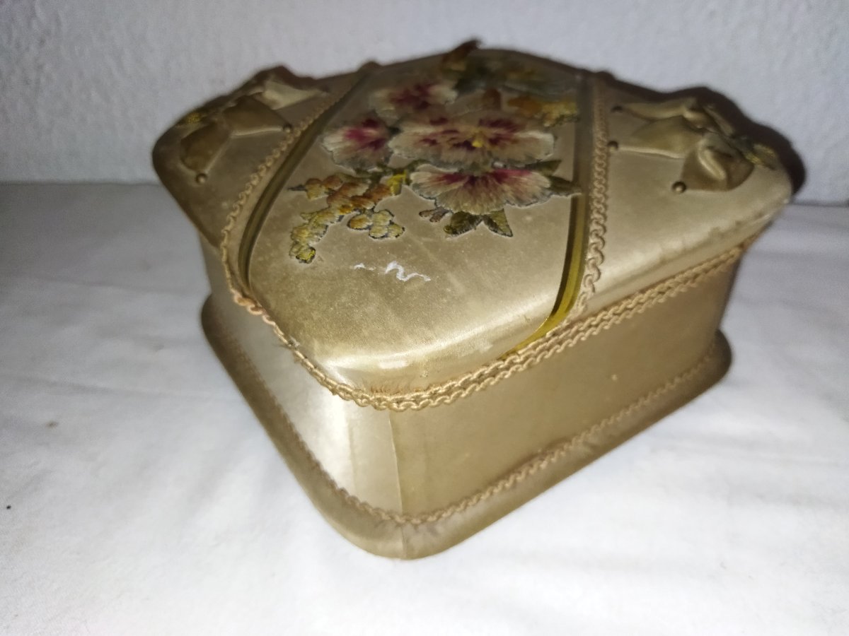 Antique Bordeaux Confectionery Box Sweets & Chocolates Fabric & Thread Embroidery Collection -photo-3