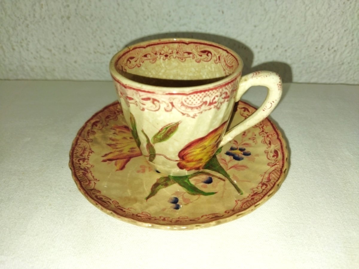 SARREGUEMINES Tasse ancienne et sa Soucoupe Motif Floral Objet de vitrine Collection XIX-photo-2