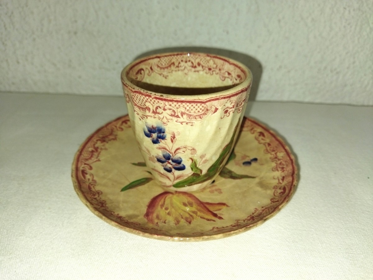 SARREGUEMINES Tasse ancienne et sa Soucoupe Motif Floral Objet de vitrine Collection XIX
