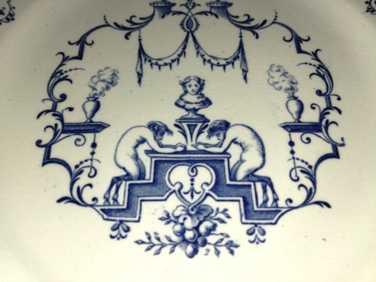 VIEILLARD BORDEAUX Assiette ancienne  en Faience Décor à la Berain Modèle "MOUSTIERS" -photo-1