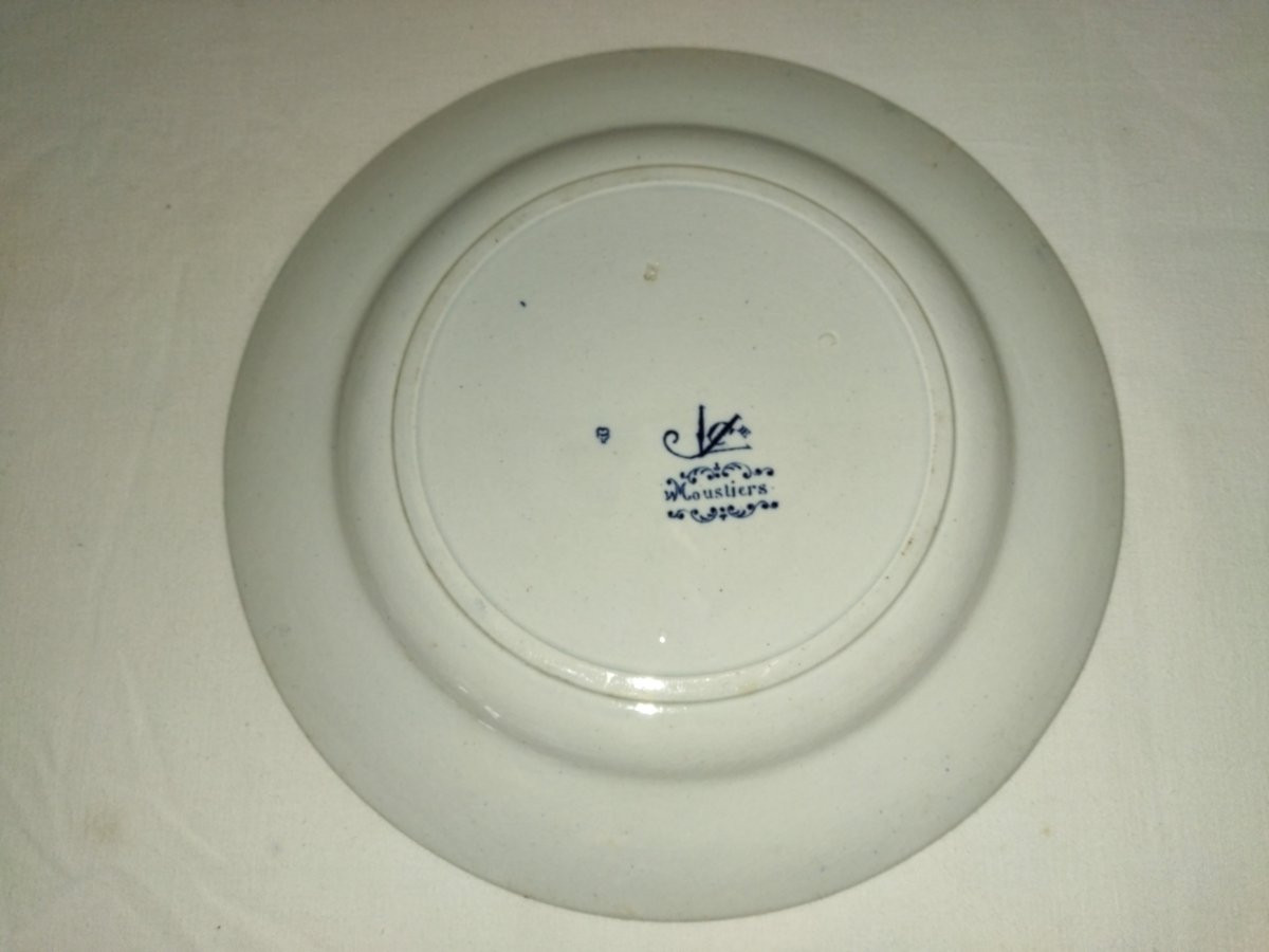 VIEILLARD BORDEAUX Assiette ancienne  en Faience Décor à la Berain Modèle "MOUSTIERS" -photo-2