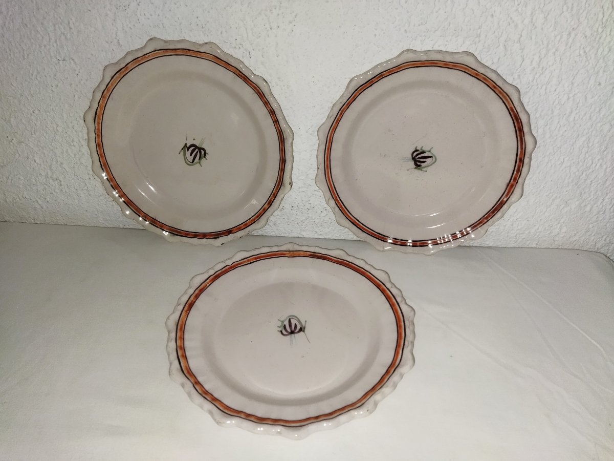 FAIENCE RÉGIONALE Série de 6 Assiettes anciennes à Ailes chantournées XVIII-photo-2